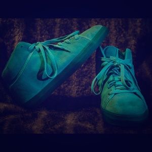 ❗️SOLD❗️Reebok “T-Raww” Sneakers